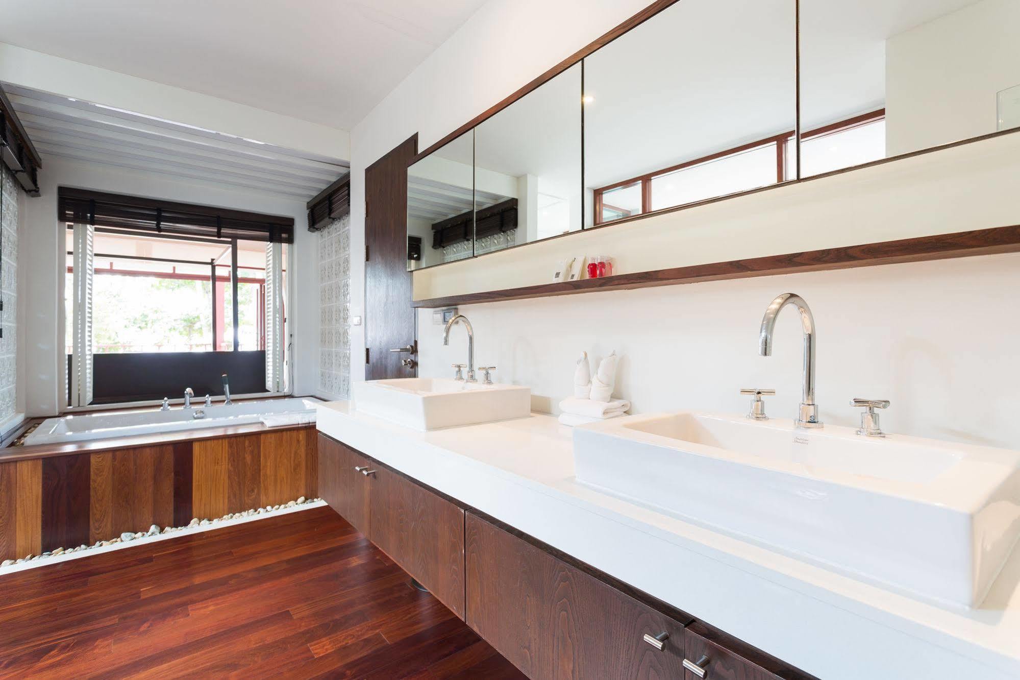 Amatapura Beachfront Villa 15, Sha Certified Ao Nam Mao エクステリア 写真